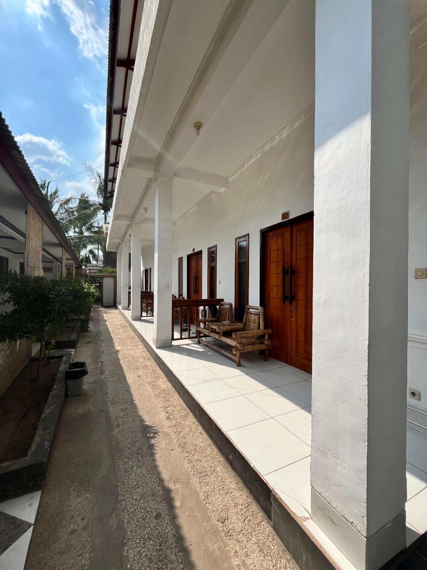 Bale Sunrise Hotel Джили Трауанган Екстериор снимка